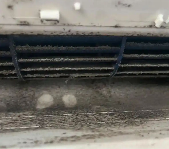 台安空调吹的风有股烧焦味是怎么回事